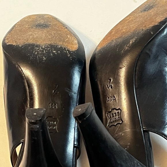 Bruno Magli Black Leather Heels Bow Tie 3” Heels Size 7.5 AAA Women - Picture 8 of 9